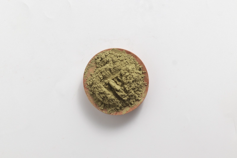 Our Super Green is crafted exclusively from the largest
                and most vibrant leaves, which are hand-selected at their peak
                maturity. This careful selection process is believed to yield
                the richest concentration of natural alkaloids, resulting in a
                product of superior potency and quality. The leaves are expertly
                dried indoors to preserve their vivid green color and then
                ground into an ultra-fine, consistent powder.